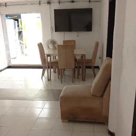 Shanty House Hostel *